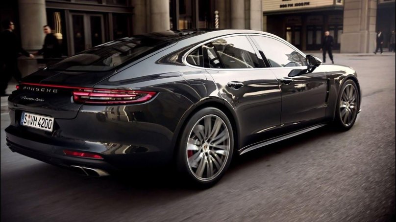 Porsche Panamera Turbo 4s