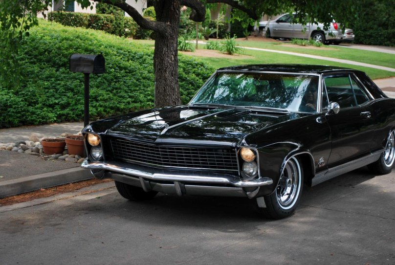 Buick Riviera Black