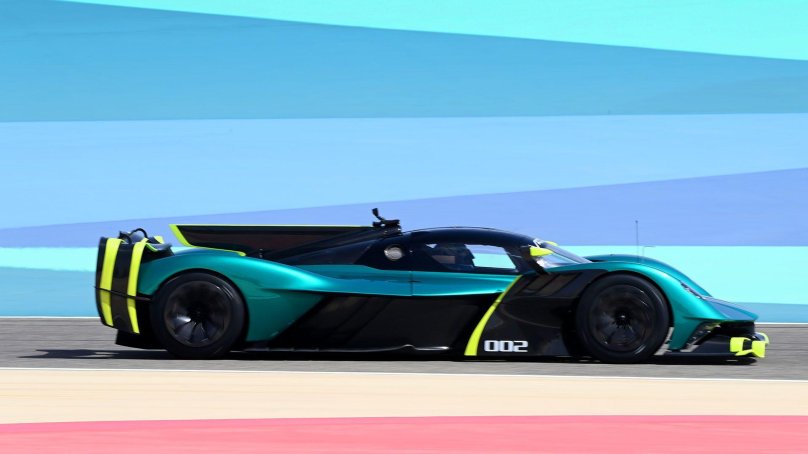 Астон Мартин Валькирия 2022