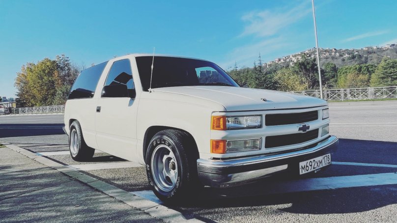 Шевроле Тахо с пулеметом