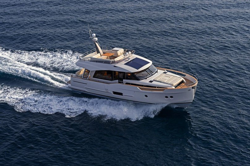 Моторная яхта Greenline