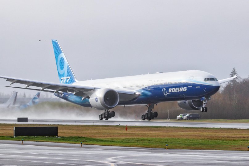 Самолет Боинг 777