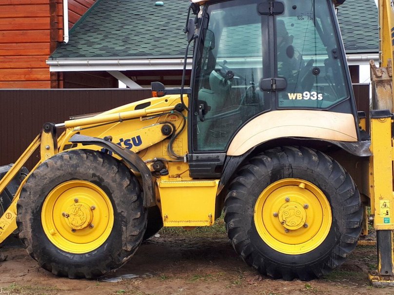 Экскаватор погрузчик Комацу wb93s