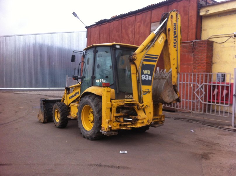 Экскаватор-погрузчик Komatsu wb93r