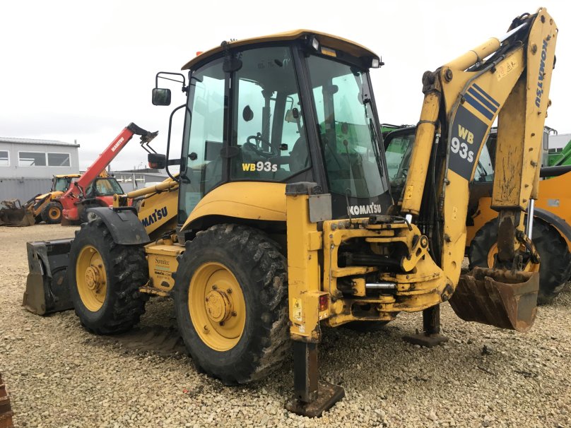 Экскаватор-погрузчик Komatsu wb93s-5eo