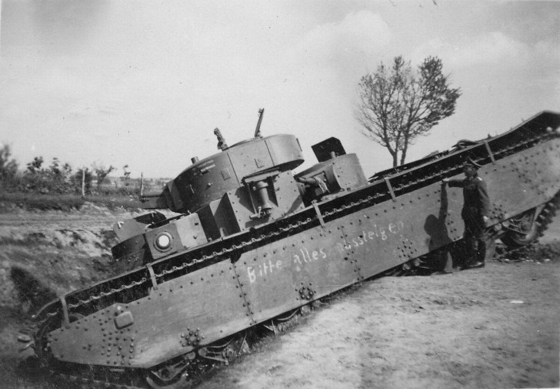 Т-35 танк подбитый