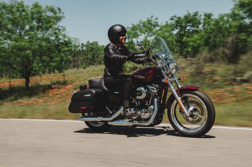 Харлей Дэвидсон супер Лоу 1200t