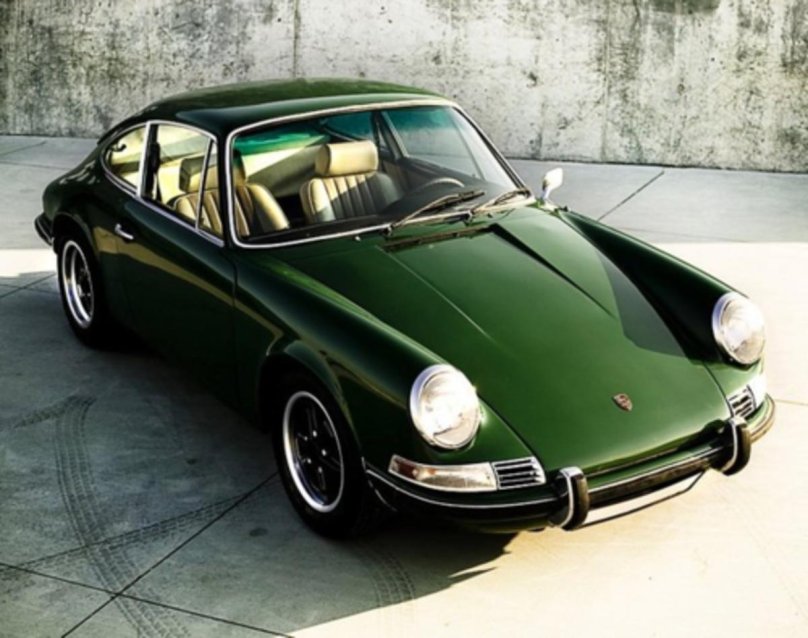 Porsche 911 Carrera зеленый