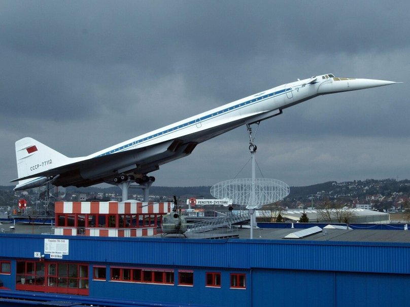 Сверхзвуковой пассажирский самолет ту-144