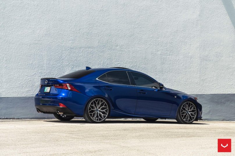 Lexus is 350 f Sport