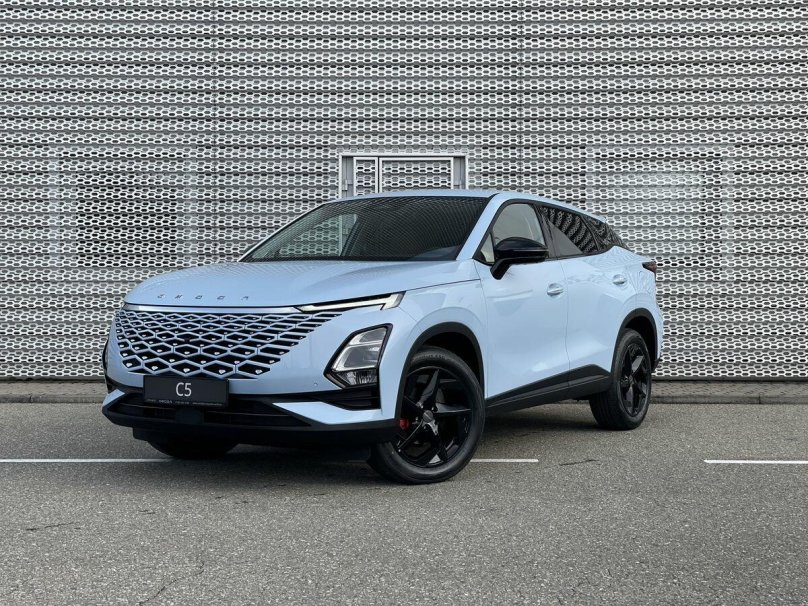 Машина Omoda 2023