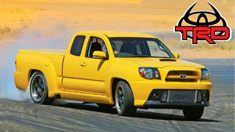 Toyota Tacoma желтая