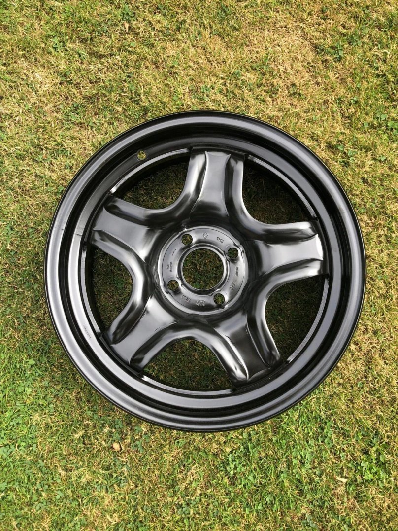 Штампованные диски r16 на Рено Логан