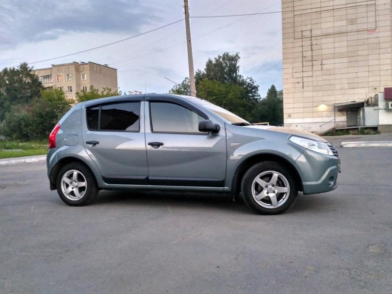 Рено Сандеро 1