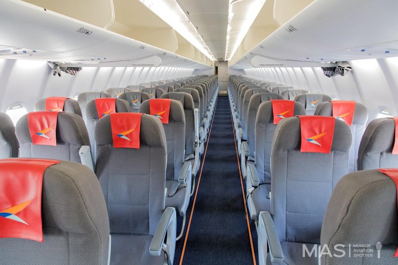 SSJ-100 самолет салон