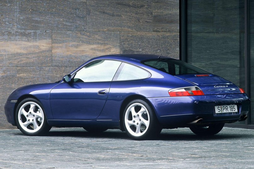 Porsche 911 Carrera 4 996