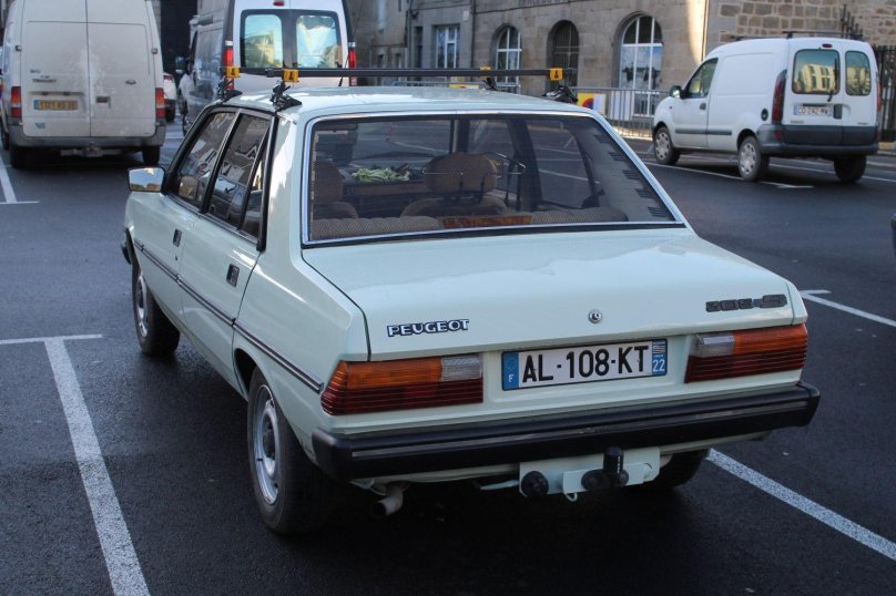Peugeot 305 Polizei