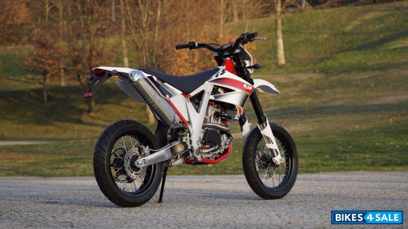CQR 250 Supermoto