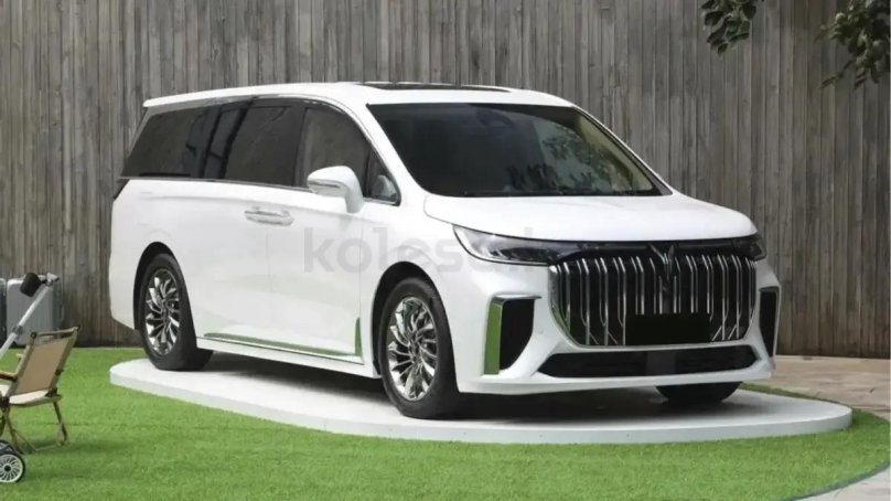 Voyah Dream Hybrid 2024