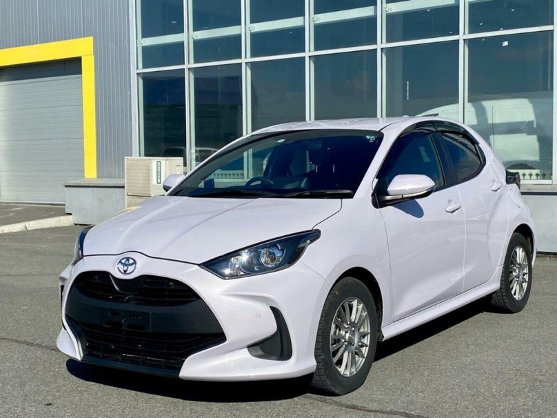 Тойота Ярис 2020 белый