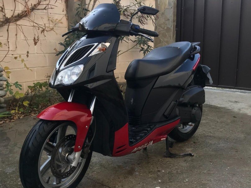 Априлия спорт Сити 200