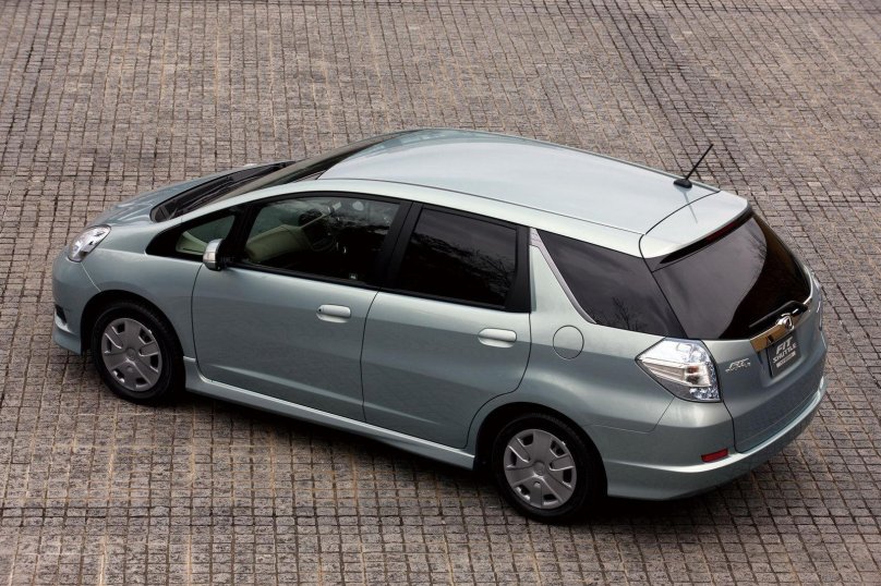 Honda Fit Shuttle Hybrid 2011