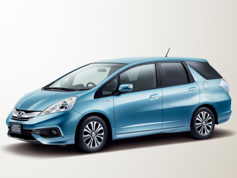 Honda Fit Shuttle Hybrid 2014