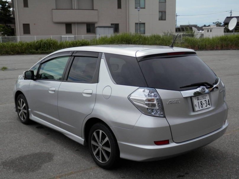Honda Fit Shuttle Hybrid 2011