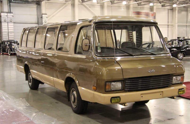 Микроавтобус ЗИЛ-3207 «Юность»