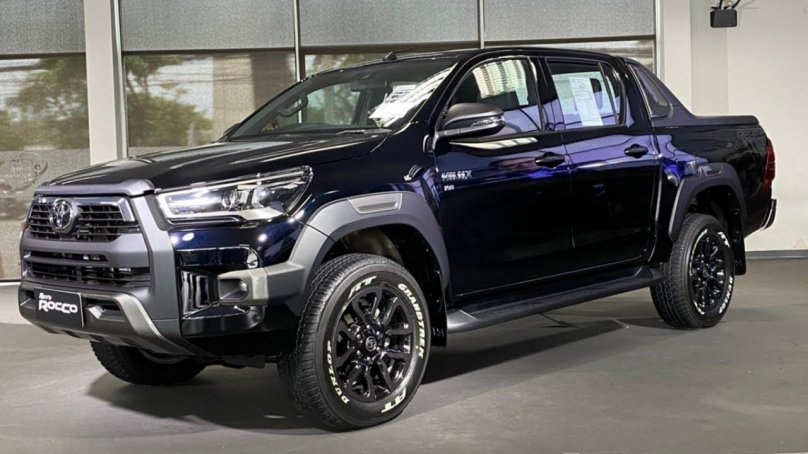 Тойота Хайлюкс 2021 Блэк Оникс