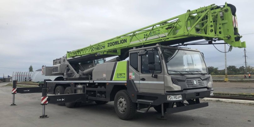 Zoomlion кран 25 тонн