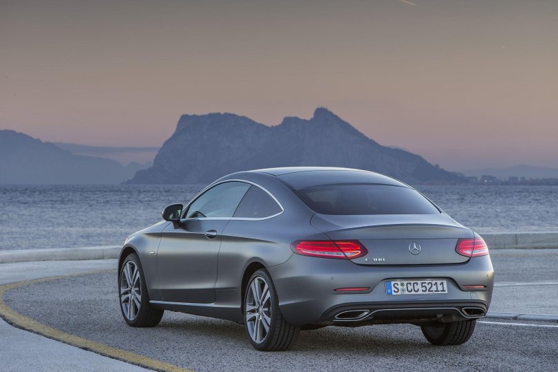 Мерседес е купе 2023