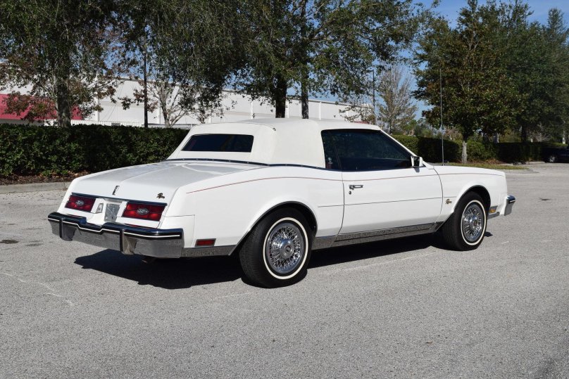 Buick Riviera 1977