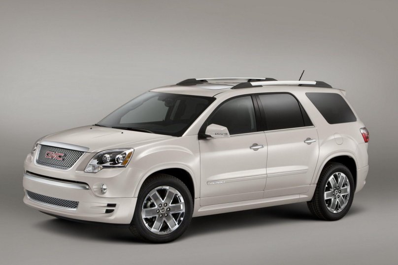 Машина GMC Acadia