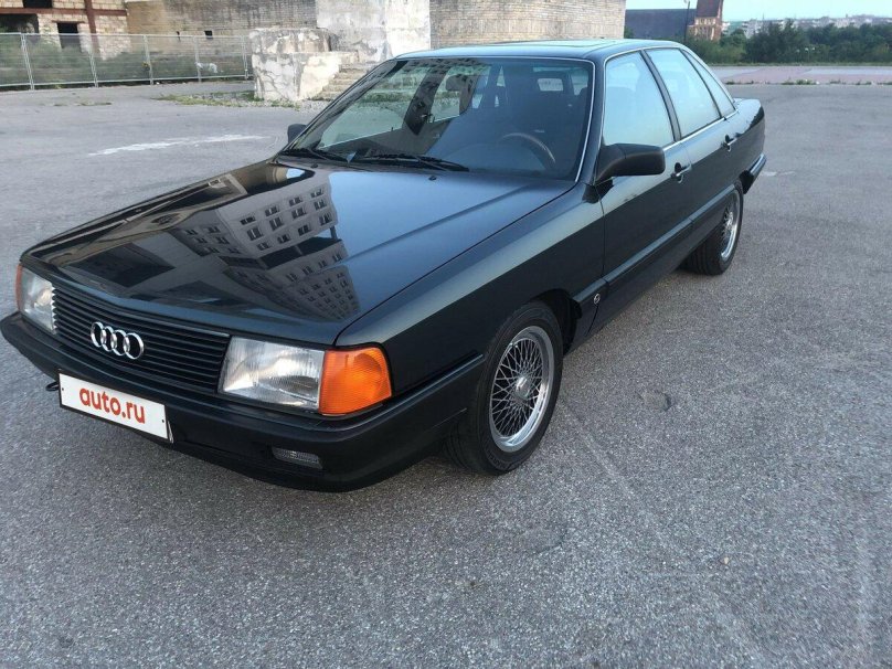 Ауди 100 с3 седан чёрный