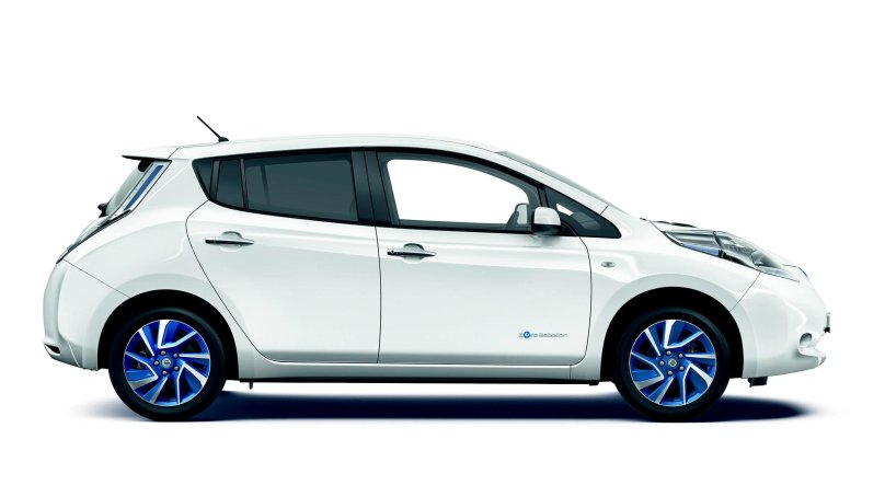 Nissan Leaf белый