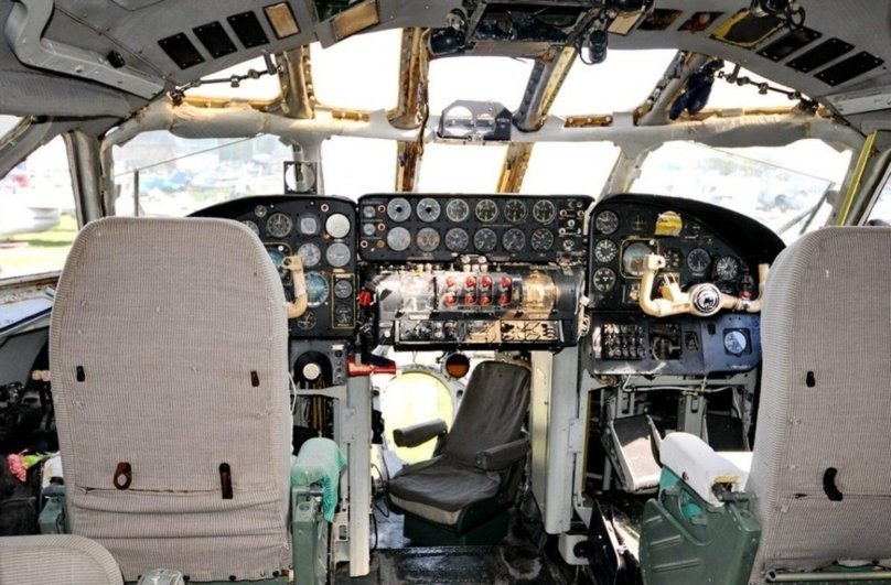 Ту 114 Cockpit