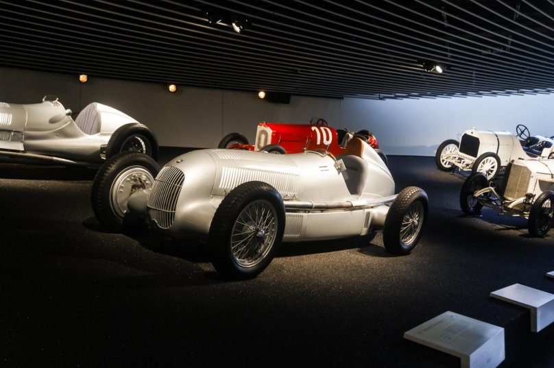 Mercedes-Benz w25 Silver arrow (1934)