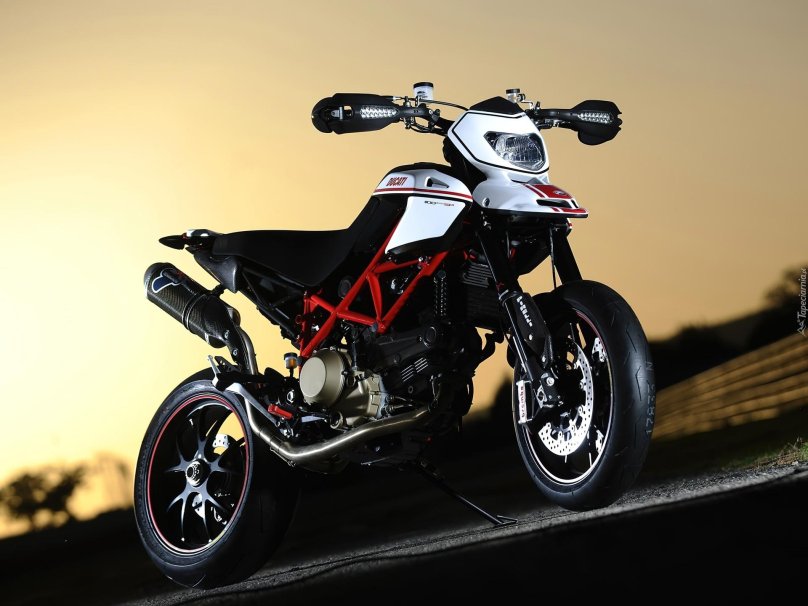 Ducati Hypermotard 796