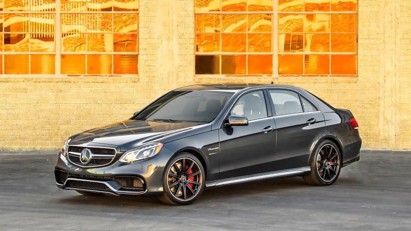 Мерседес Бенц е 63 AMG