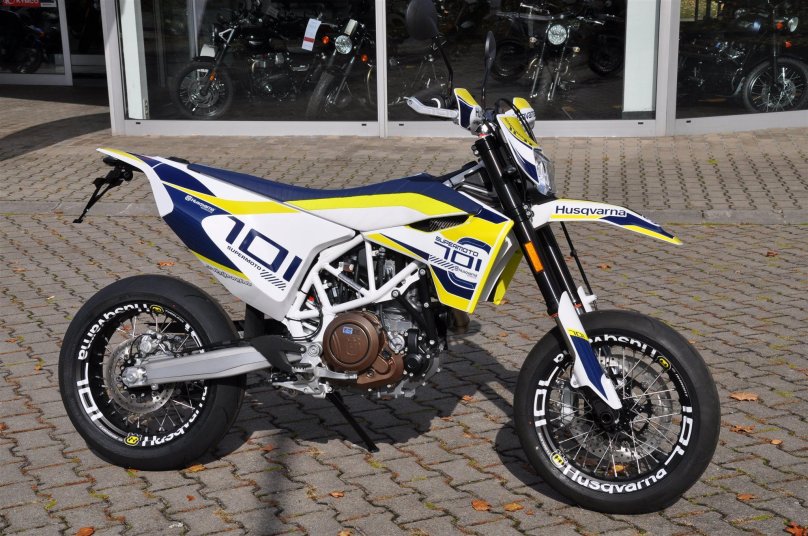 Мотоцикл Хускварна 701