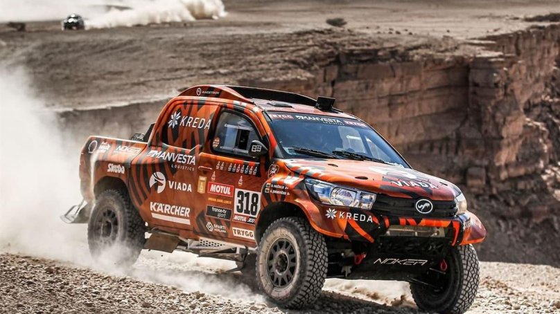 Toyota Hilux v8 Дакар