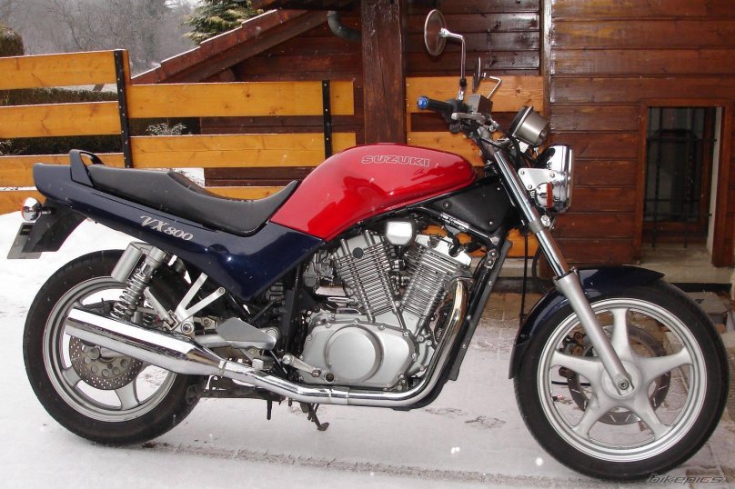 Мотоцикл Сузуки VX 800