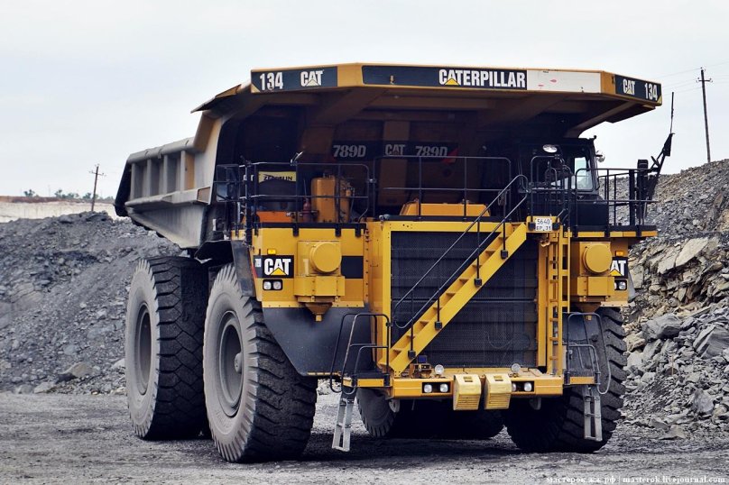 Самосвал Caterpillar 789d