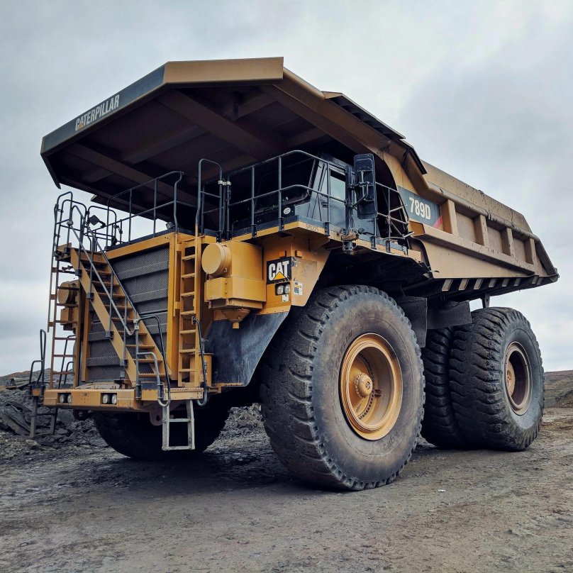 Самосвал Caterpillar 789d