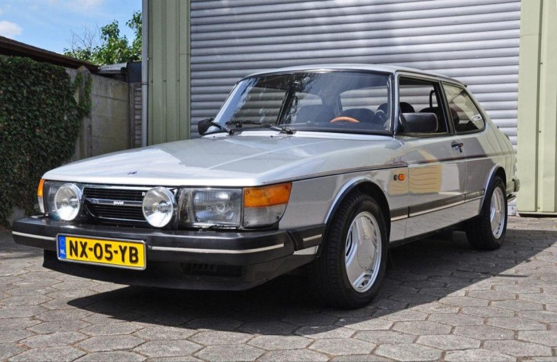 Первый Сааб