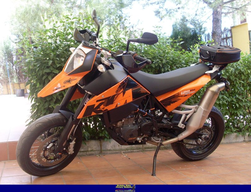 КТМ 690 Supermoto