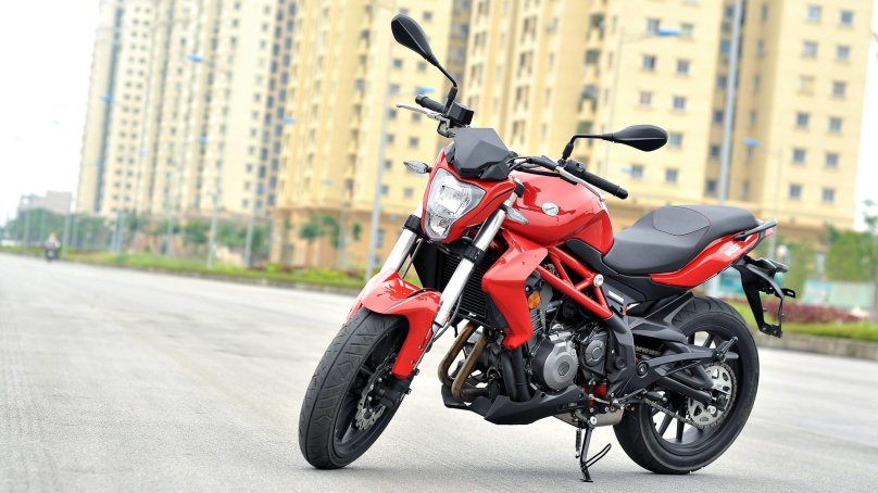 Мотоцикл Бенелли ТНТ 300