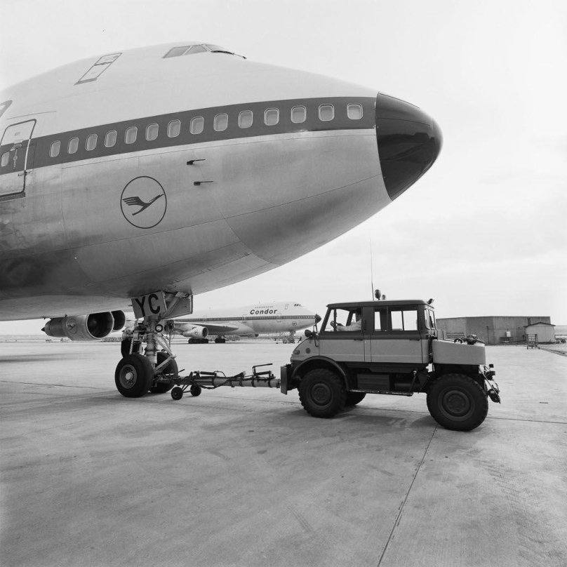 Аэродромный тягач