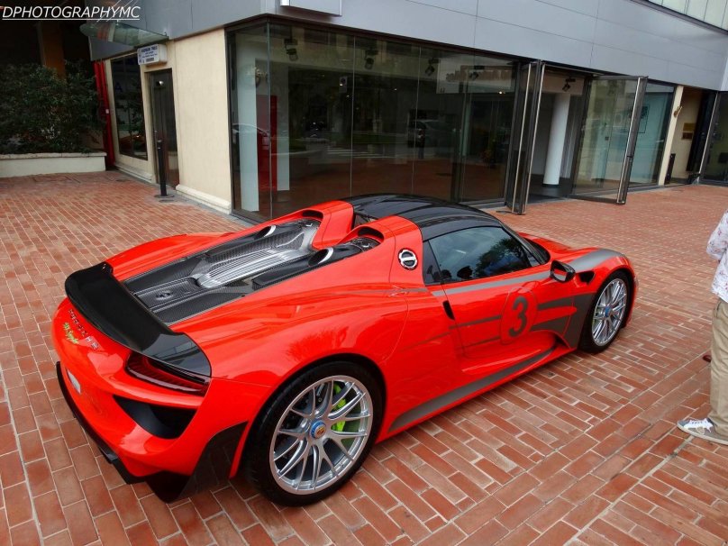 Порше 918 красный